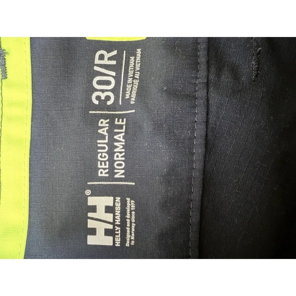 Helly Hansen Cargo Shorts Sz 30 Outdoor Hiking Utility Pockets Gorpcore Granola